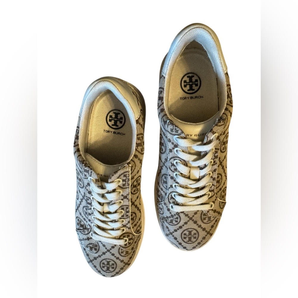 Tory Burch T-monogram lace-up sneakers, perfect for women size 7.5. - Picture 9 of 12